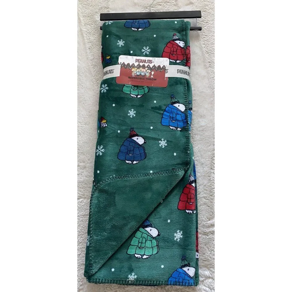 Snoopy Peanuts Puffer Jacket Snowflakes Reversible 50‎ X 70